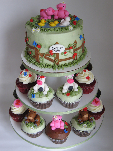 Farm Animal Cake and Cupcakes