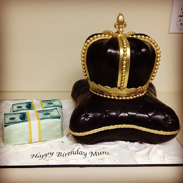 10 Photos of King Crown Shaped Cakes