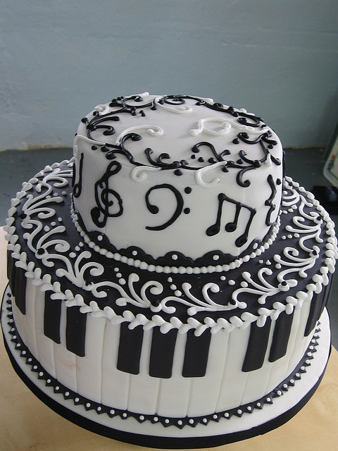 Piano Music Cake