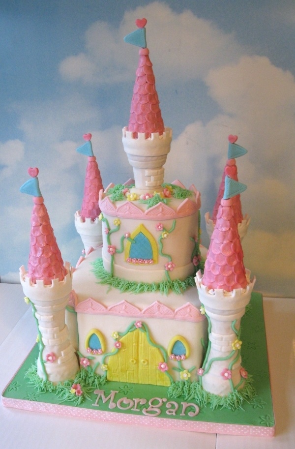 11 Photos of Beautiful Castle Cakes