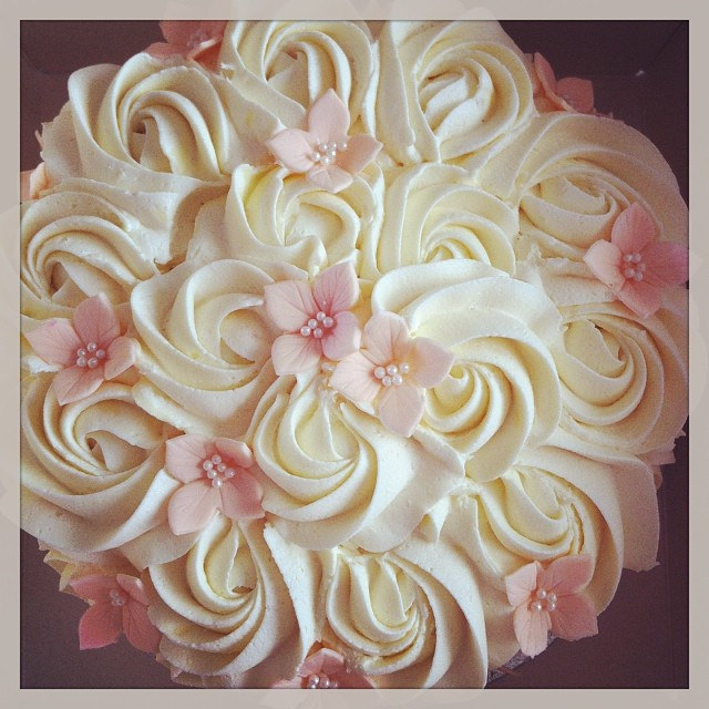 Buttercream Rose Swirl Cake