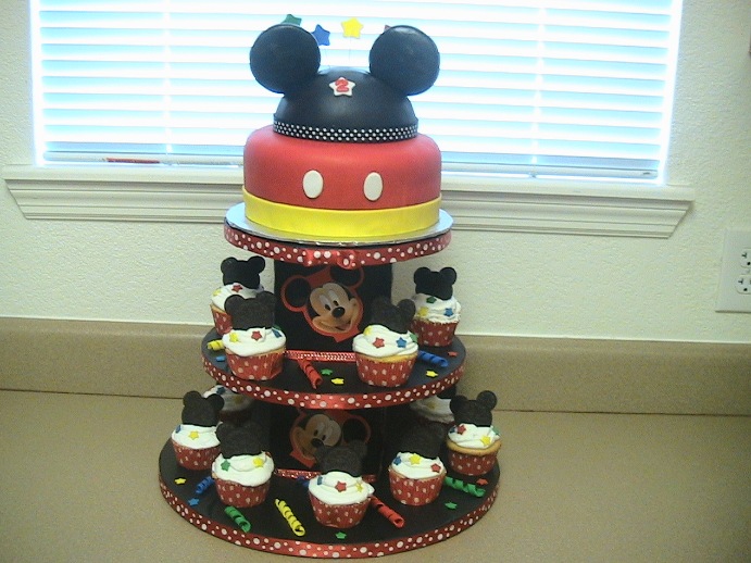 Mickey Mouse Cake and Cupcakes