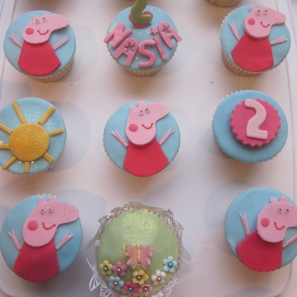 Peppa Pig Birthday Cupcake Cake