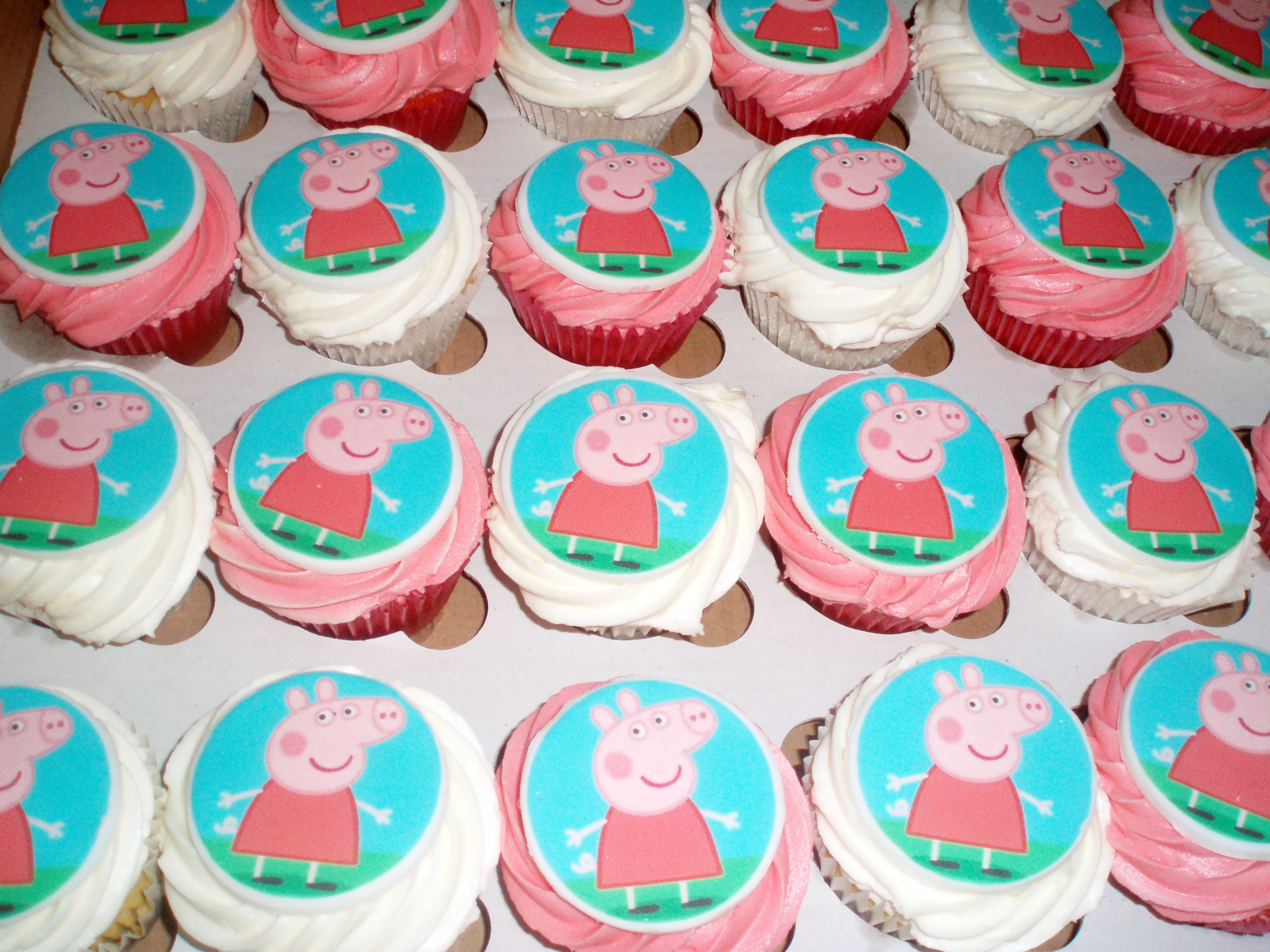 Peppa Pig Cupcake Cake