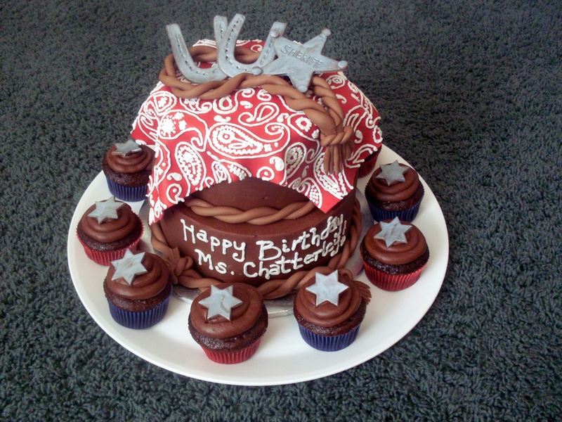 Western Birthday Cake with Cupcakes