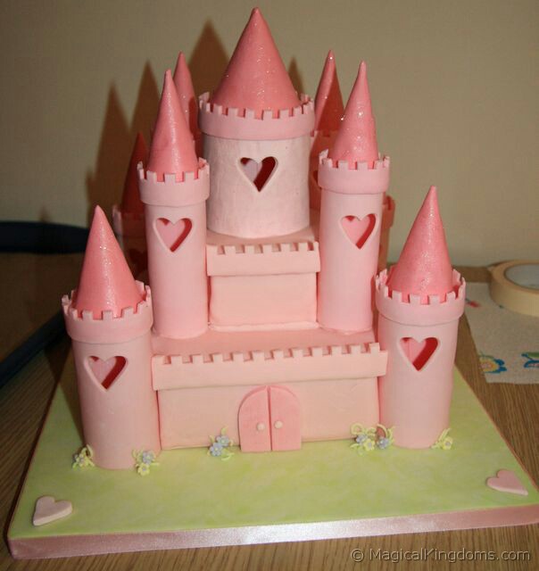 8 Photos of Cakes Made Out Of A Castle