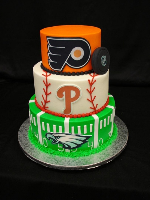 12 Photos of Birthday Cakes With Sports Teams