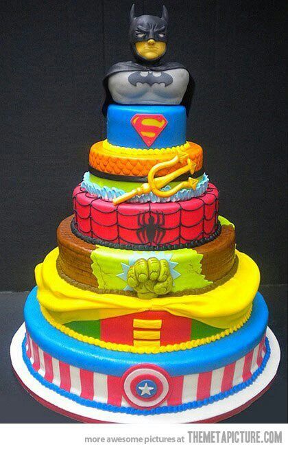 12 Photos of Coolest Superhero Birthday Cakes