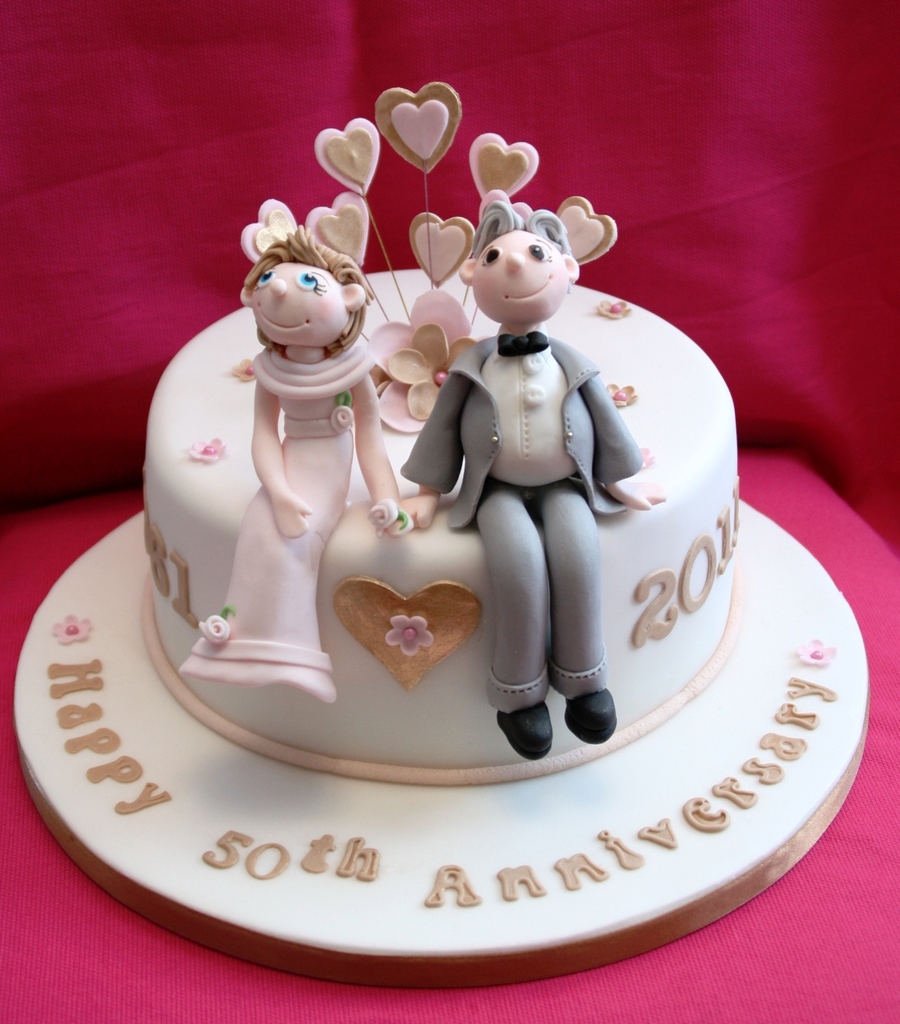 8 Photos of Funky Anniversary Cakes