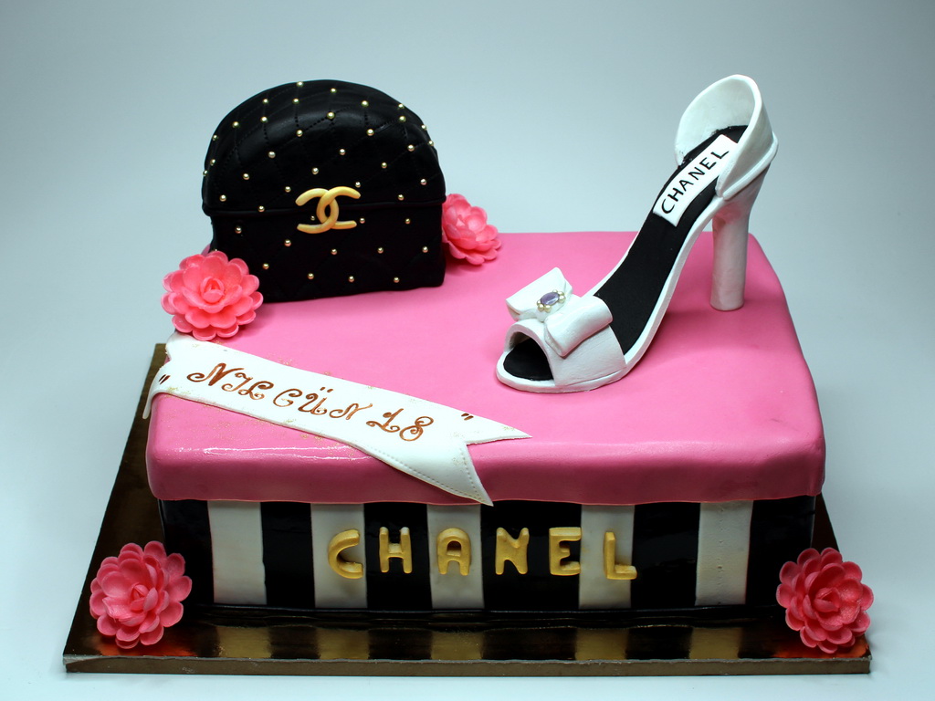 18th Birthday Cake Chanel