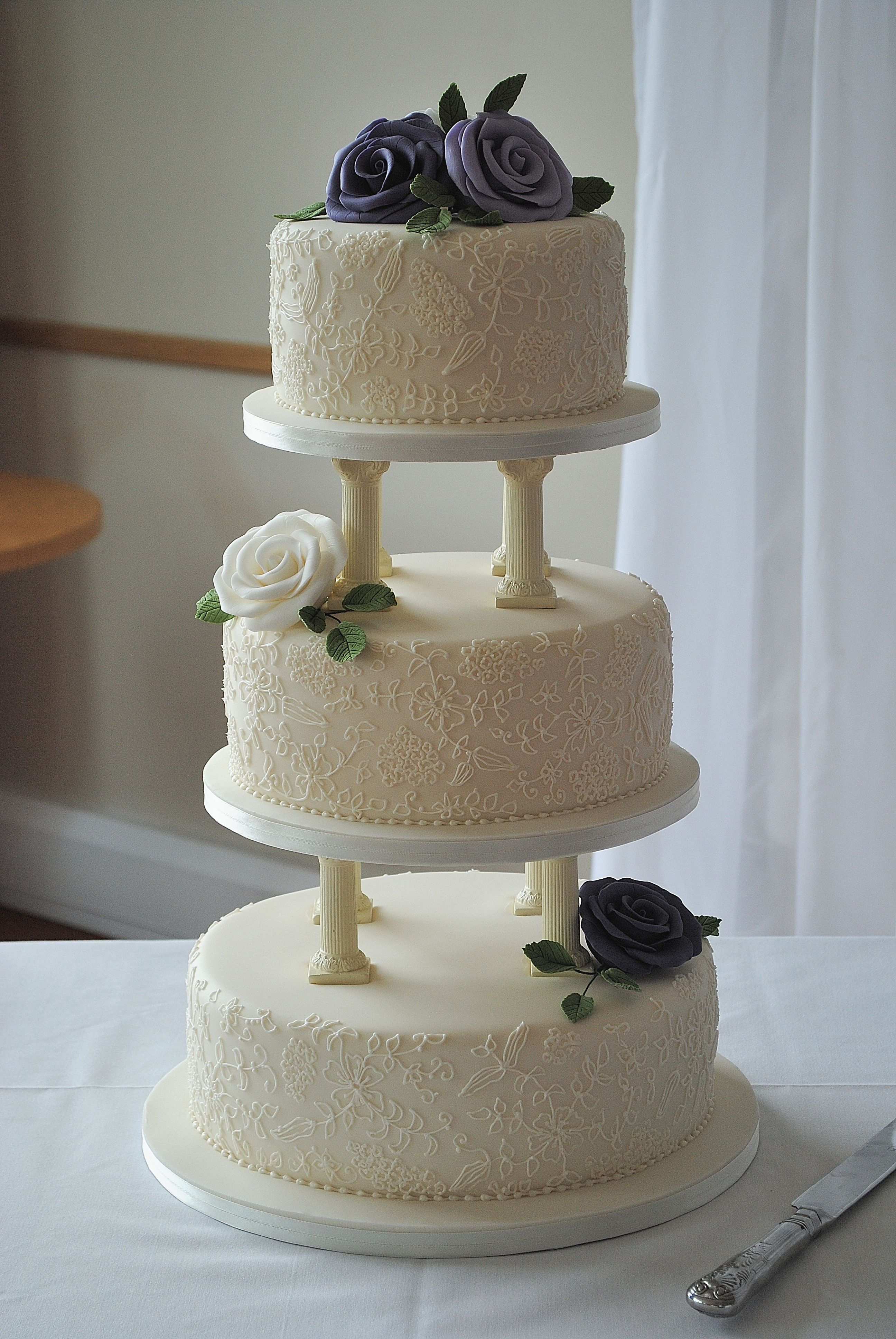 3 Tier Wedding Cakes with Pillars