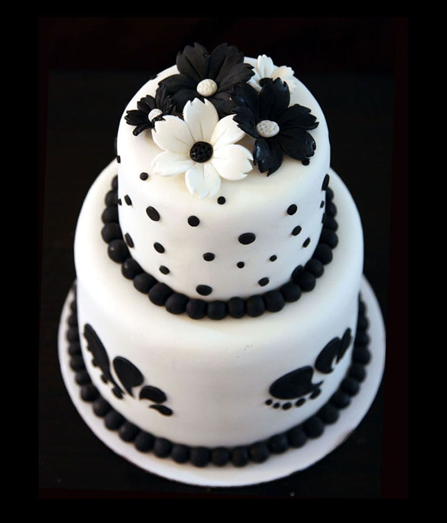 Black and White Fondant Cake