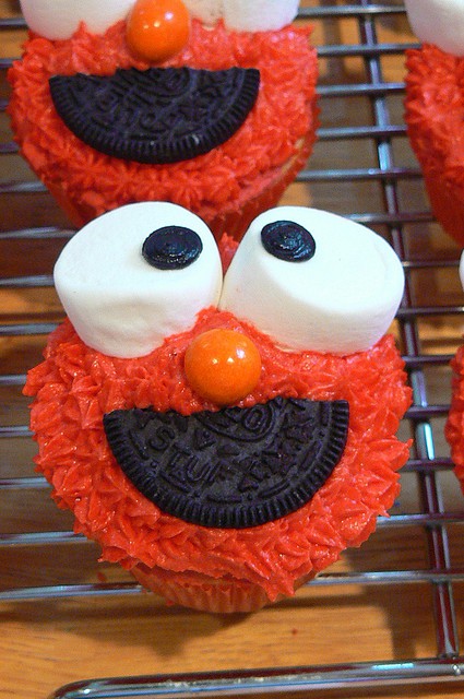 Easy Elmo Cupcakes