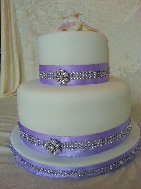 Elegant Wedding Cakes with Diamonds