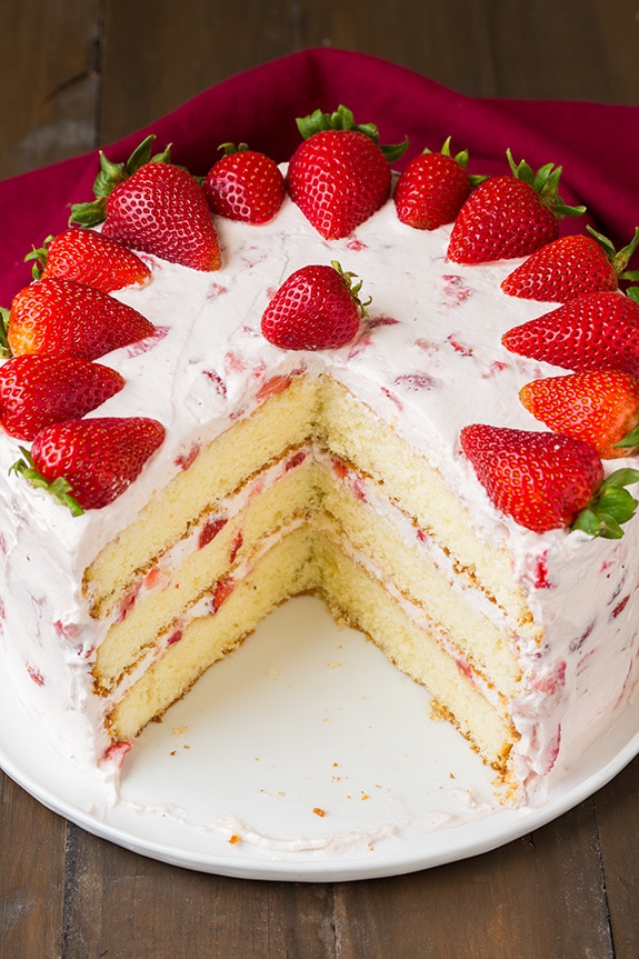 Fresh Strawberry Cake with Strawberries