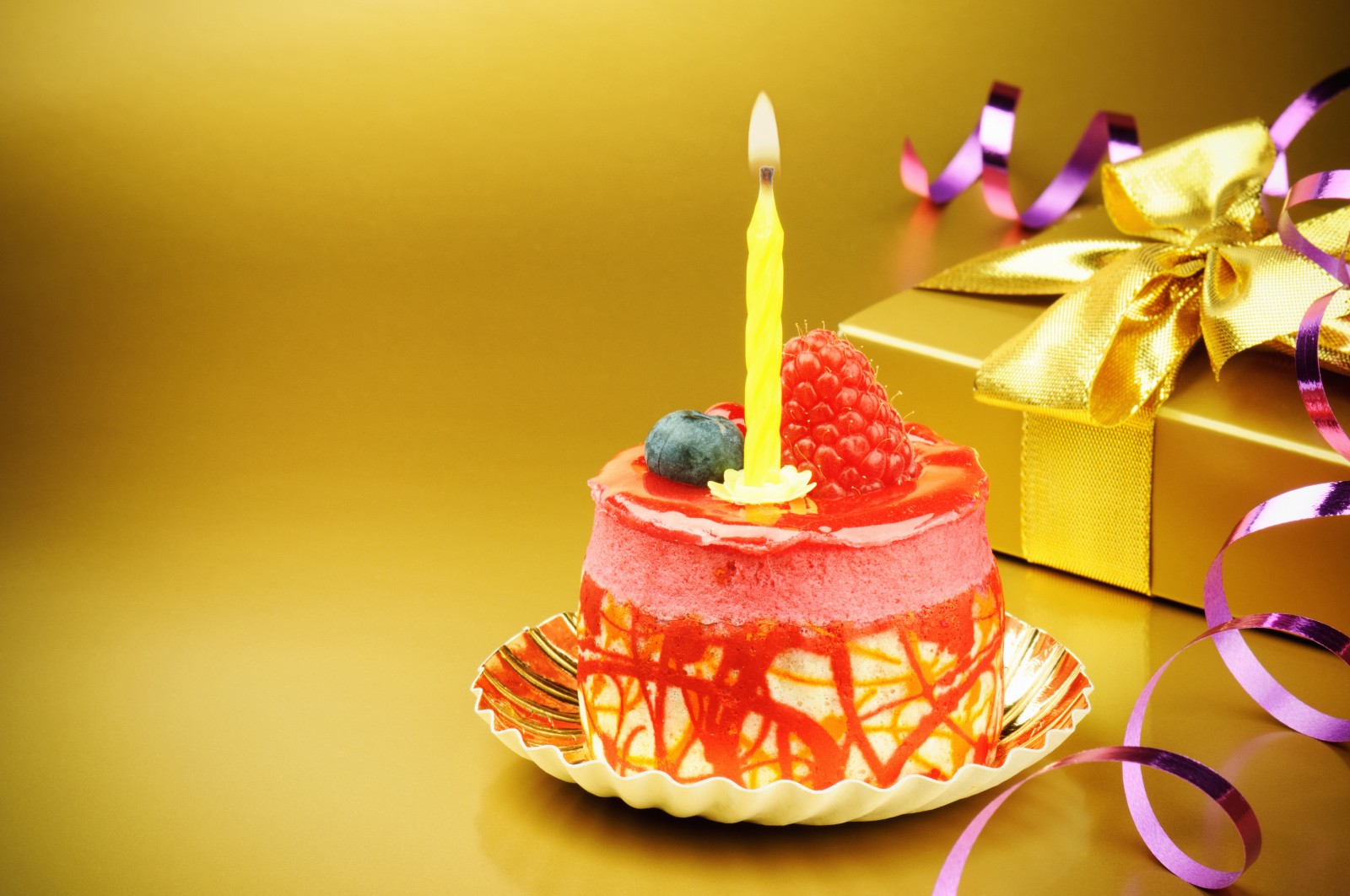 11 Photos of Beautiful Birthday Cakes With Candles