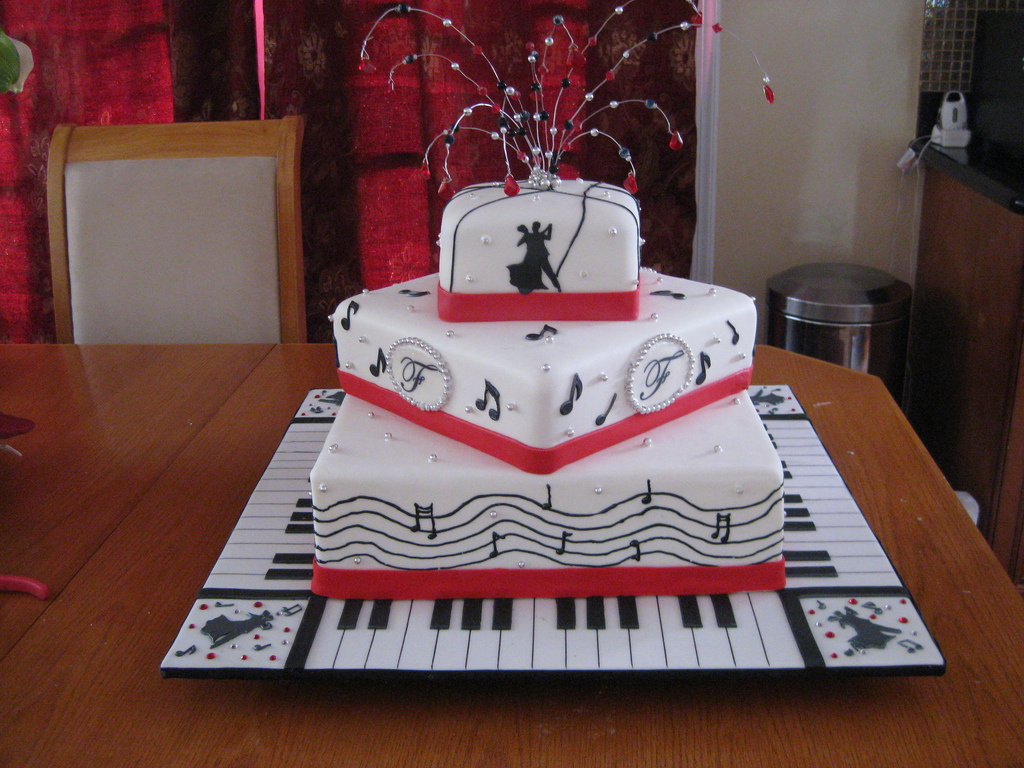 11 Photos of Music Themed Groom S Cakes