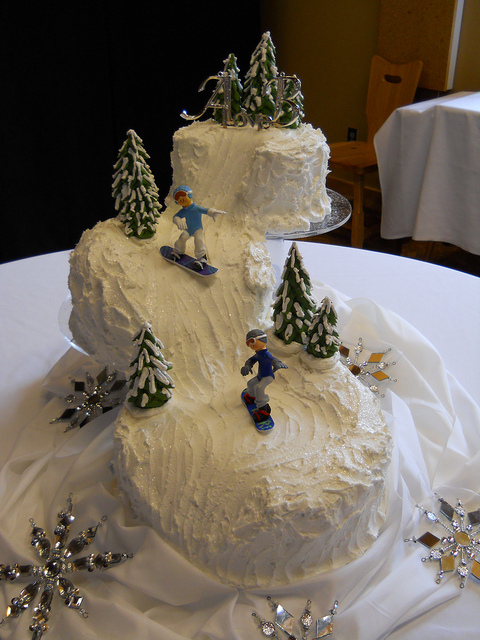 10 Ski Wedding Cakes Photo - Ski Themed Wedding Cake, Ski Slope Wedding ...