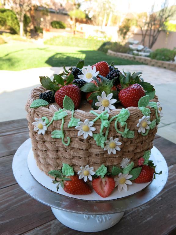 11 Photos of Decorated Cakes Basket