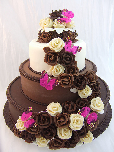 13 Photos of Pretty Birthday Cakes With Roses