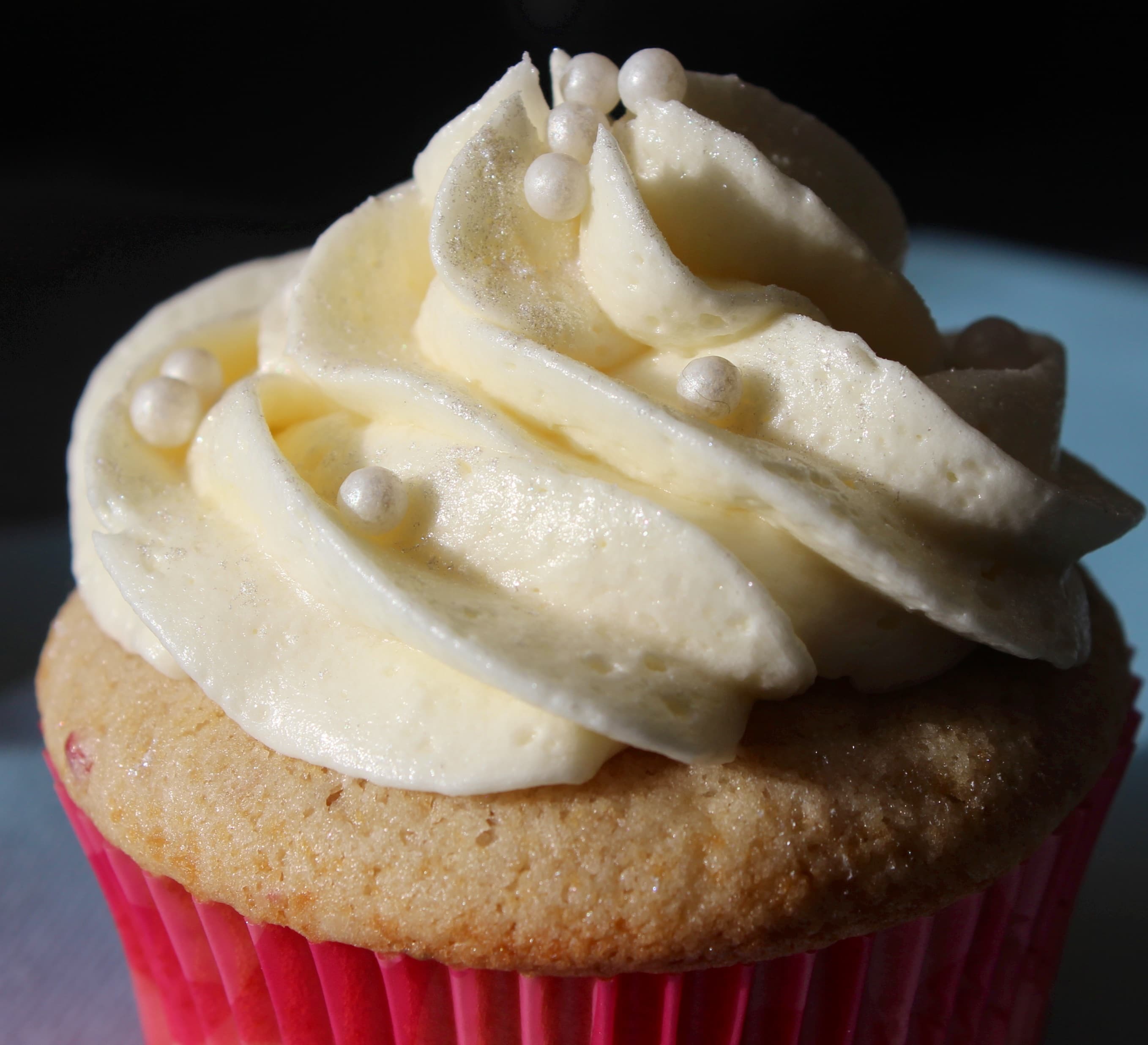 Champagne Buttercream Frosting Cupcakes