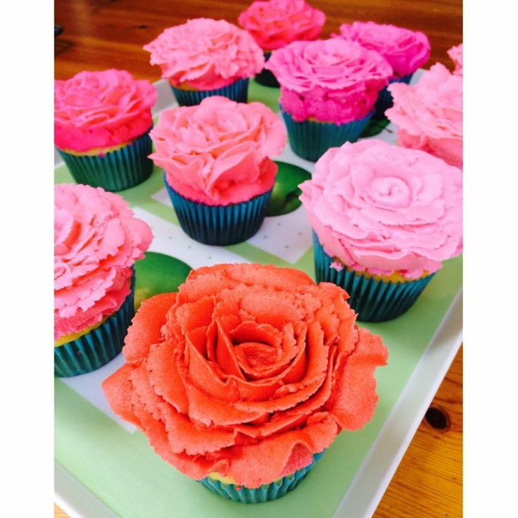 Cupcakes with Buttercream Roses