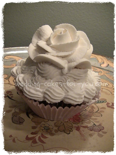 Decorating with Whipped Cream Frosting