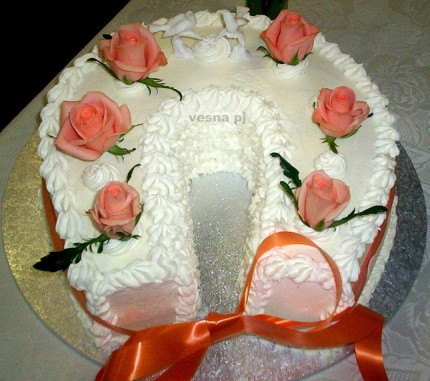 Horseshoe Cake