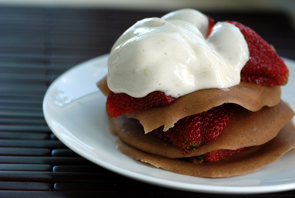 Pancakes with Strawberries and Cream