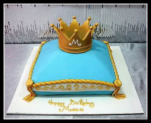 Pillow Cake with Crown