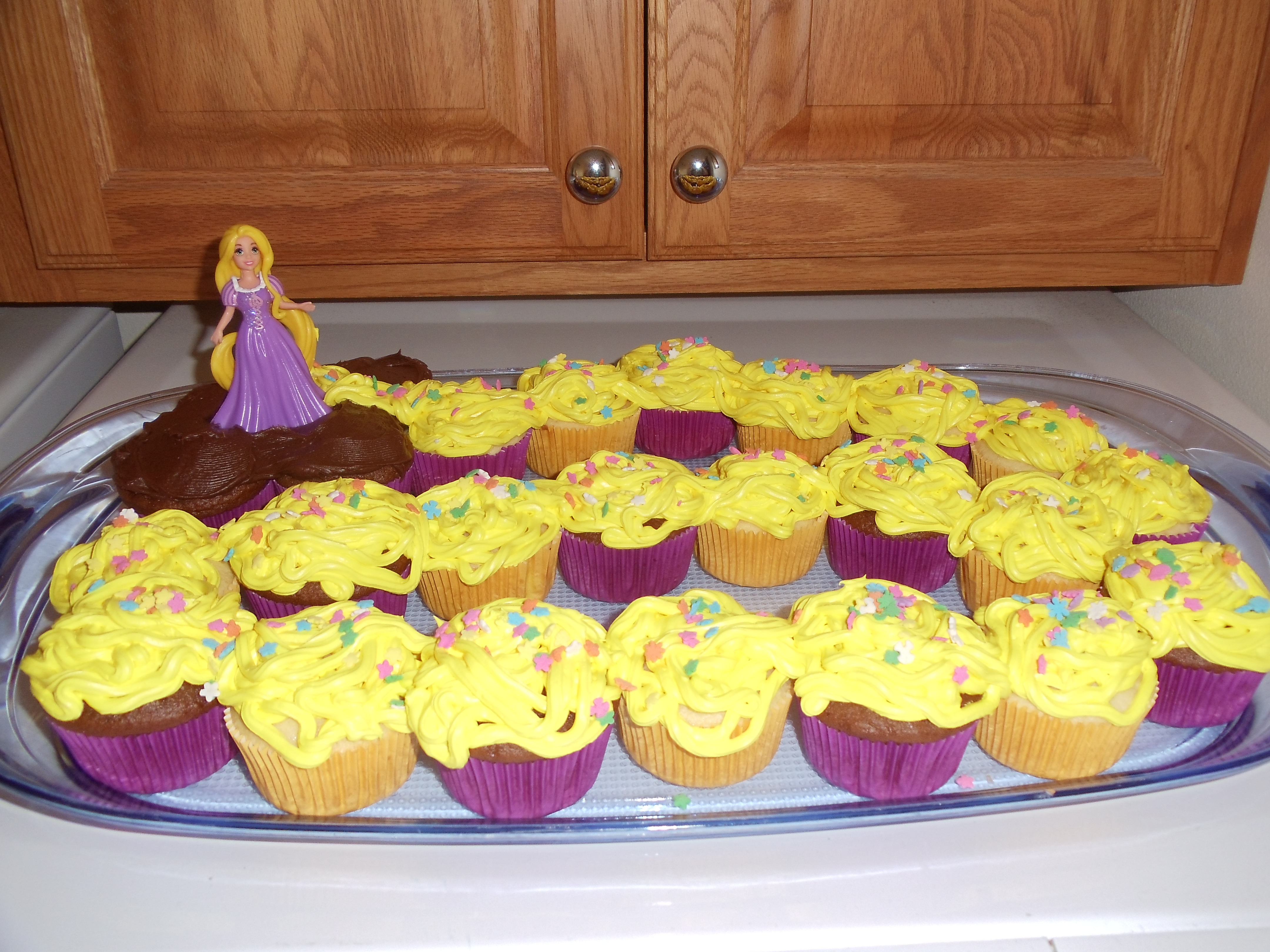 Rapunzel Tangled Cupcake Cake