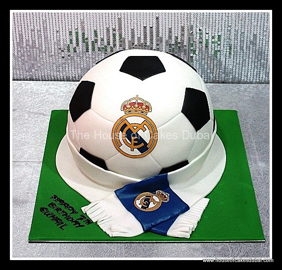 9 Real Madrid Football Cakes Photo Real Madrid Soccer Cake Real Madrid Cake And Soccer Real Madrid Birthday Cake Snackncake