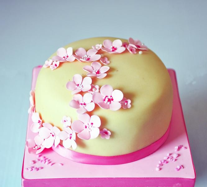 Cake with Marzipan Flowers