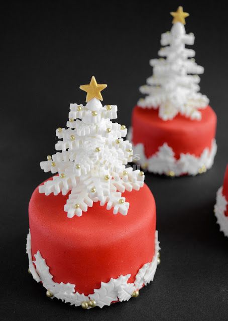 6 Photos of Christmas Tree Mini Cakes