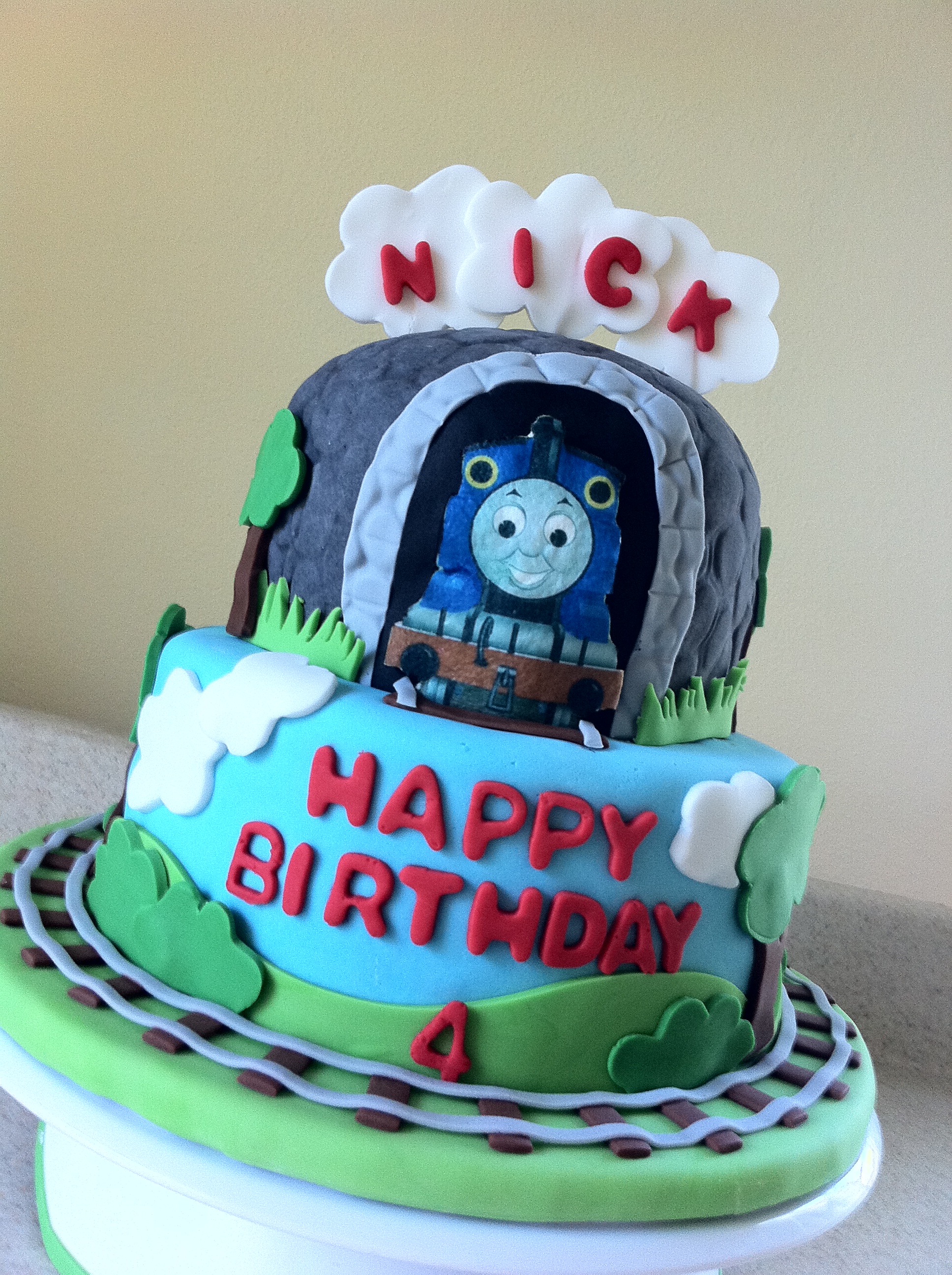 Pictures of Thomas the Train as a Birthday Cake