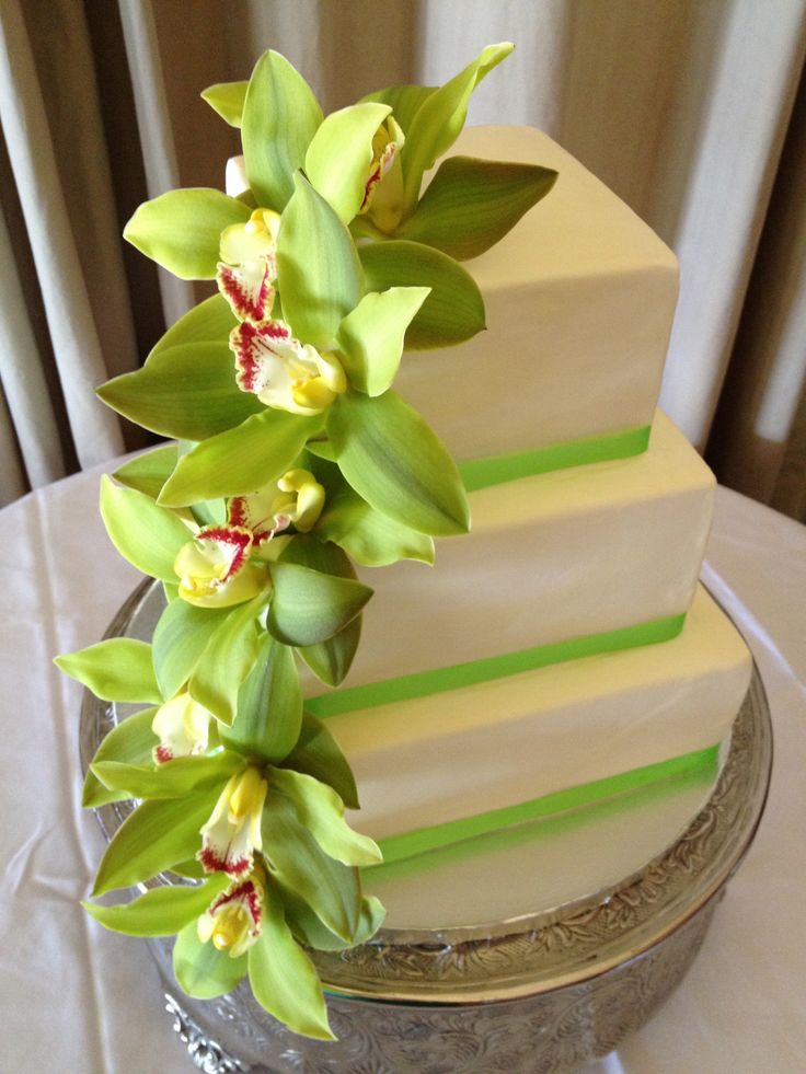 Buttercream Wedding Cake with Fresh Flowers