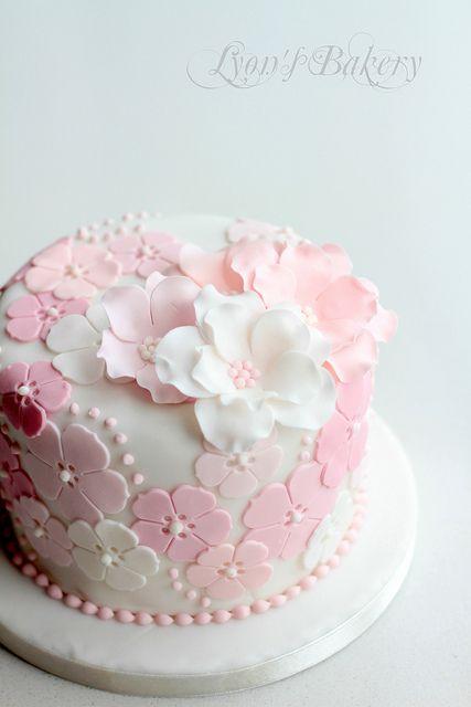 Cake with Fondant and Flowers