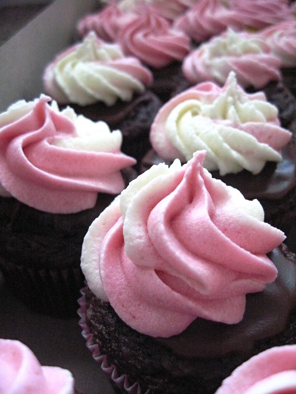 Chocolate Strawberry Cupcakes with Cream Cheese