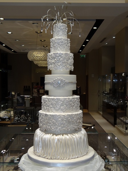 8 Photos of Engagement Cakes With Crystals