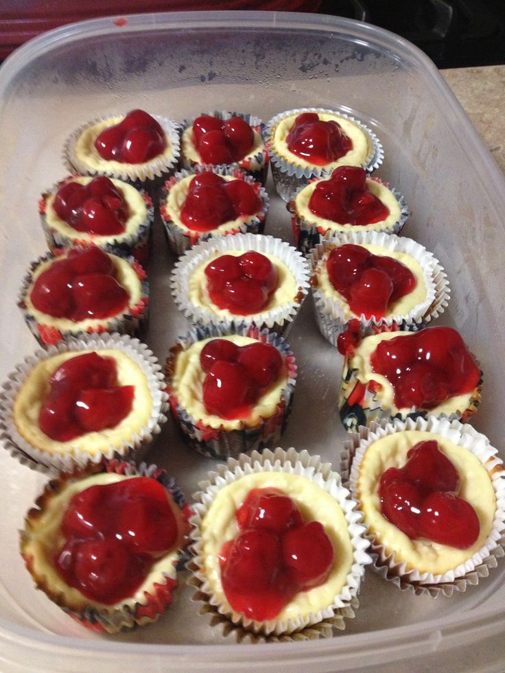 Cupcakes with Vanilla Wafer Cheesecake Crust