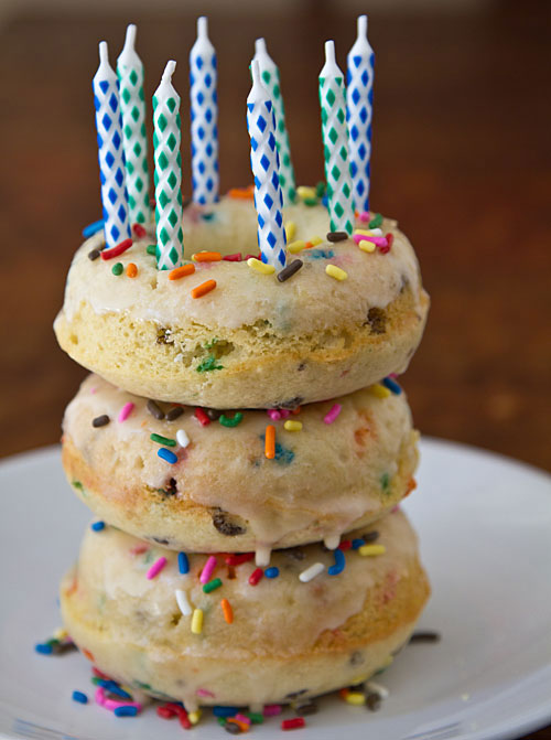 7 Photos of Birthday Cakes Made From Donuts