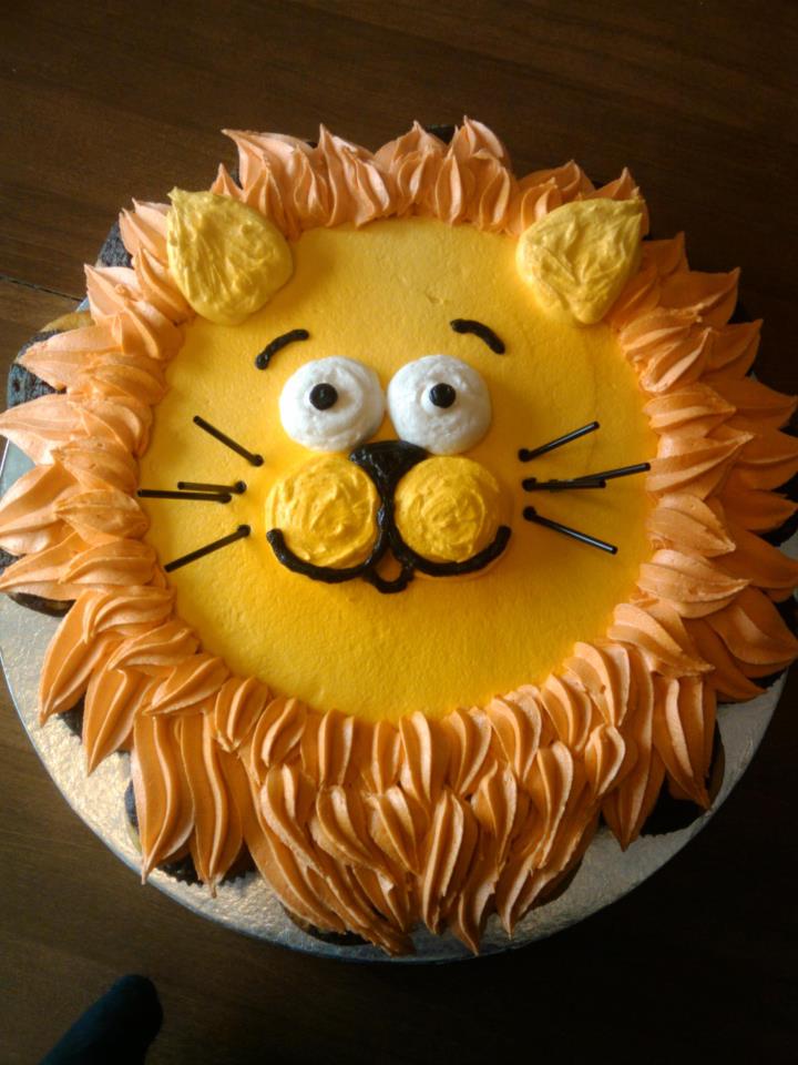 Lion Pull Apart Cupcake Cake