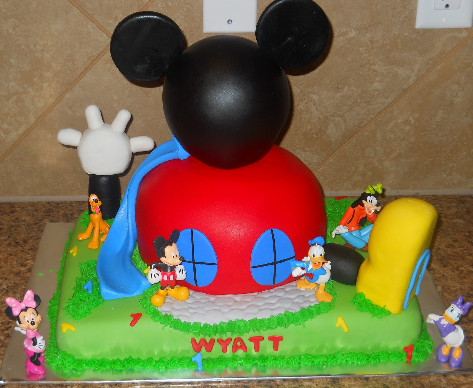 Mickey Mouse Clubhouse Cake