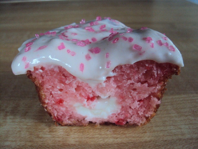 Strawberry Cheesecake Cupcakes with Filling