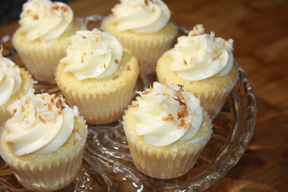 Upside Down Pineapple Cupcakes with Frosting