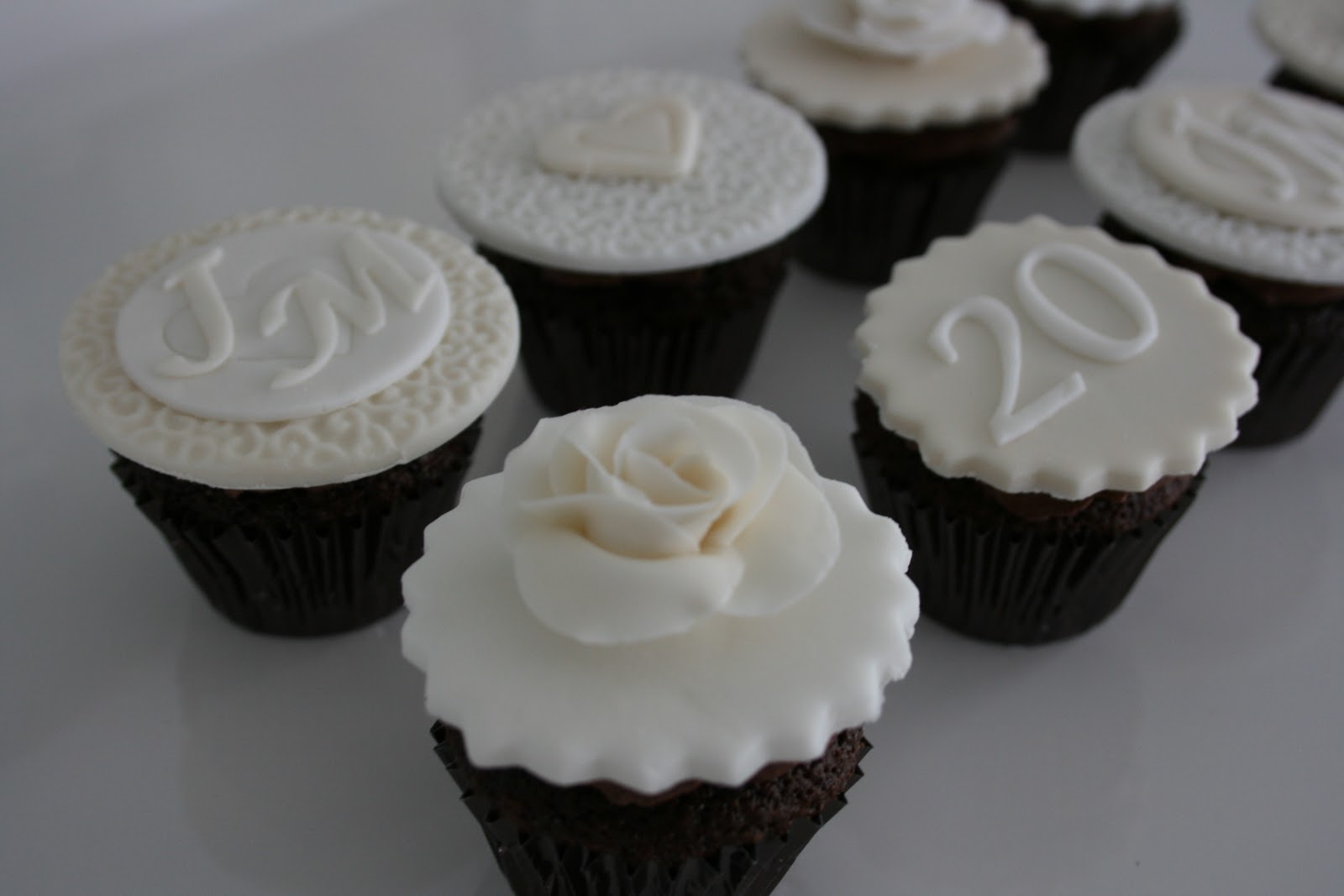 6 Photos of Wedding Anniversary Cupcakes