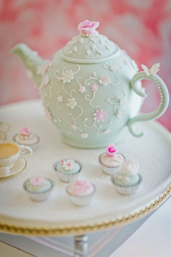 Beautiful Teapot Cake