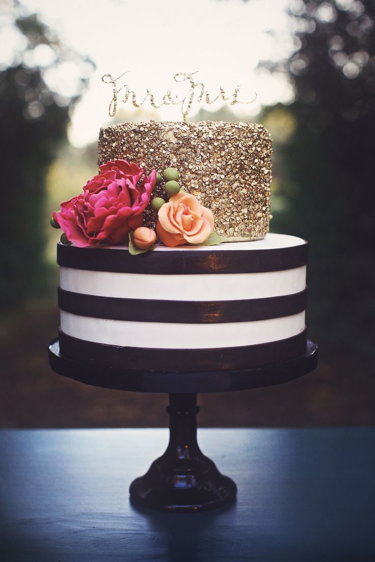 Black and Gold Elegant Birthday Cakes