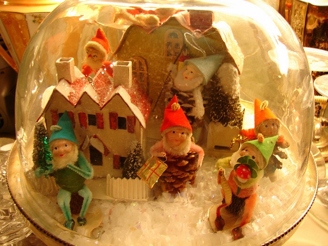 Christmas Scene Cake Dome