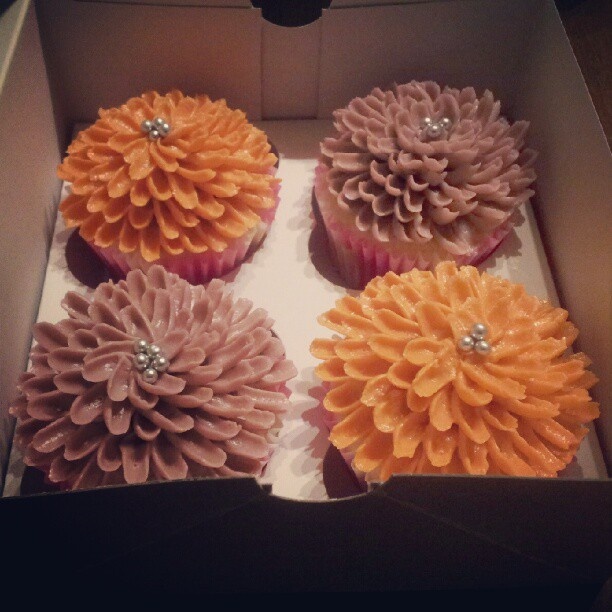 Chrysanthemum Buttercream Cupcakes